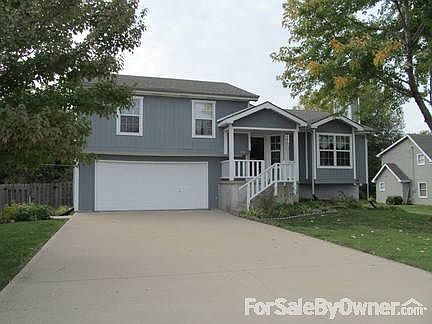Front of House
						:
						gabled front entry with bay window