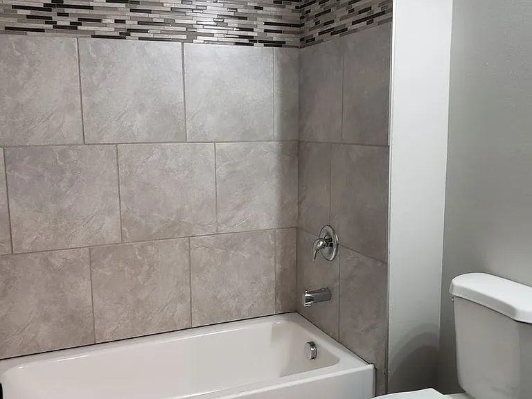 612 NE Santiam Blvd — Photo 14