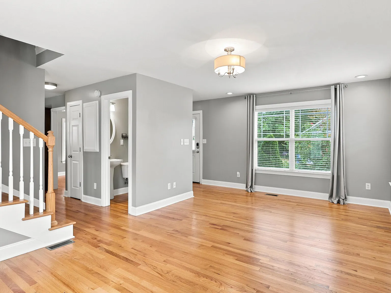 3 bed, 2.5 bath, 1396 sqft, $2,595 — Photo 3