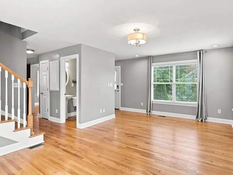 417 Rosewood St — Photo 3