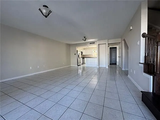 3 bed, 2.5 bath, 1390 sqft, $1,650 — Photo 2