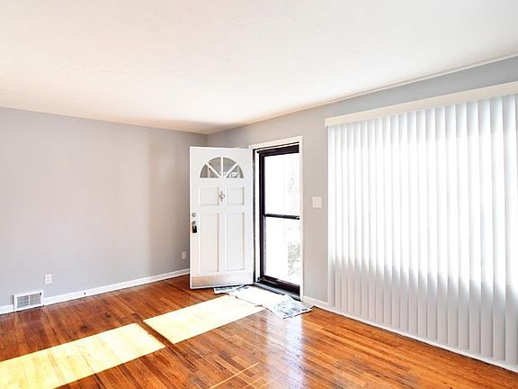 3rd image of 639 Mull Ave