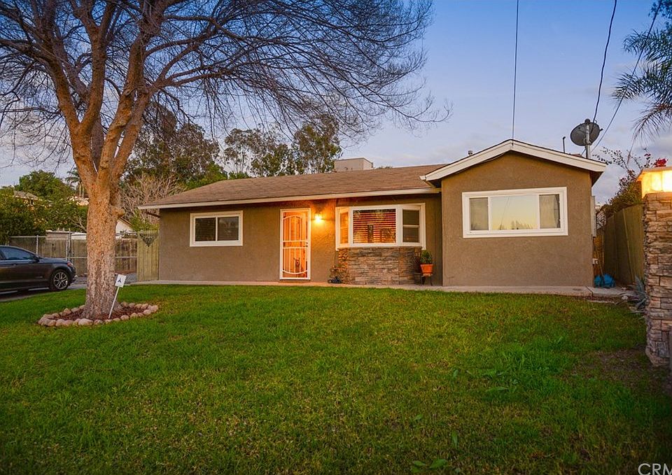 1st image of 2555 Valley View Ave