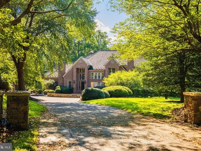 530 Walker Rd, Great Falls, VA, 22066