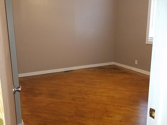 5th image of 118 W Cherry St