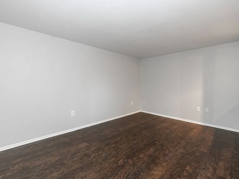 Dexter Street Apartments — Photo 10