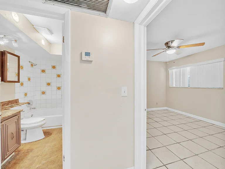 221 NW 43rd Pl — Photo 8