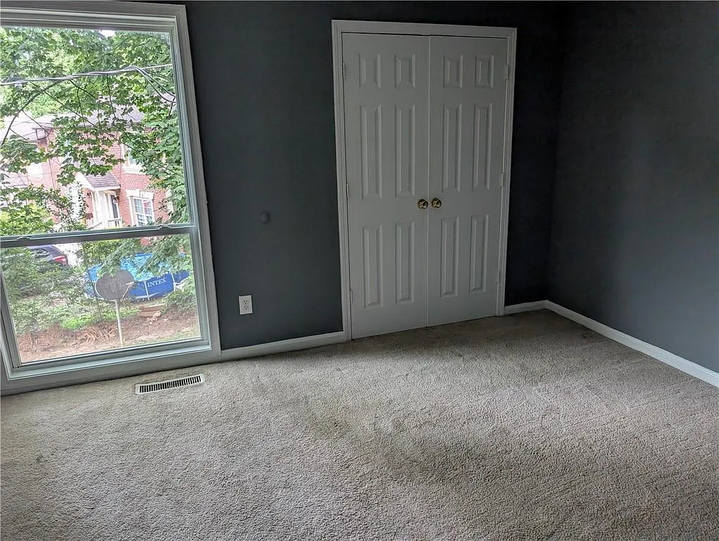 1 bed, 1.0 bath, 2990 sqft, $1,300 — Photo 4