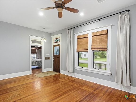 4th image of 108 W San Antonio St