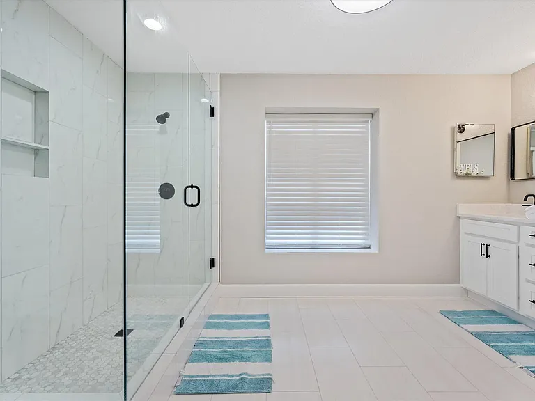 13745 Yarmouth Dr — Photo 24
