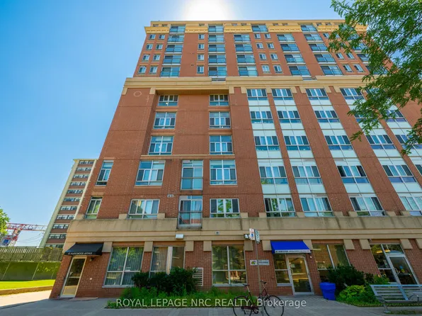 15 Maplewood Ave #Penthouse 6, Toronto, ON M6C 4B4