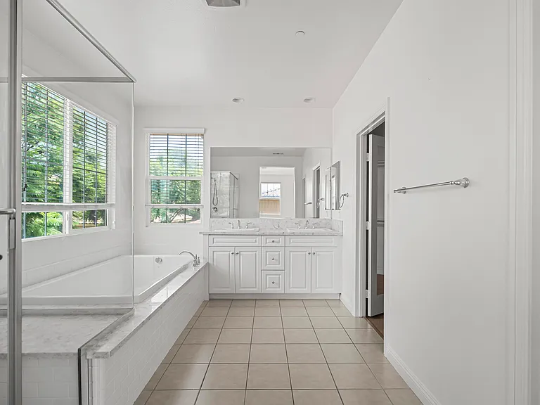 217 Wicker — Photo 13