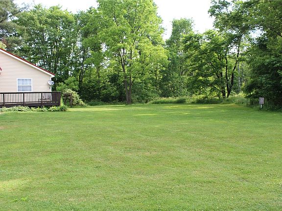 3rd image of 28 Deniker Ln