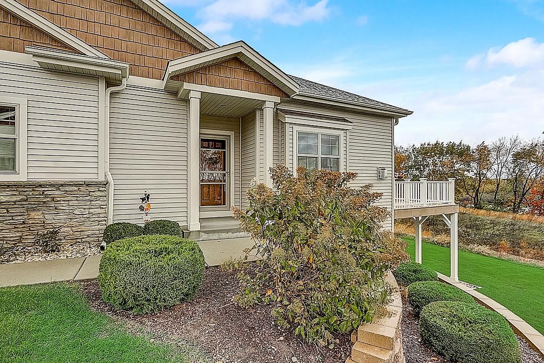 1136 Black Bear Dr, Mukwonago, WI 53149 Zillow