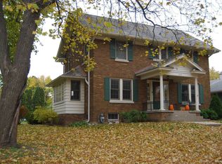 314 Windsor Dr, Waukesha, WI 53186