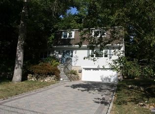 90 Ronald Ct, Ramsey, NJ 07446