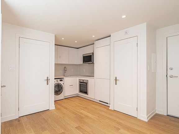 5th image of 28 Balmoral Ave #1032822