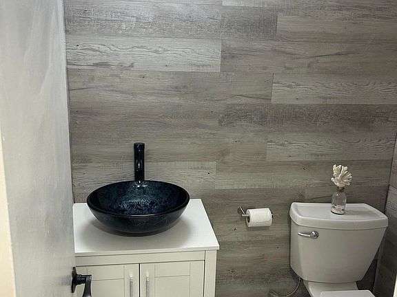 5th image of 5495 NE 25th Avenue #204