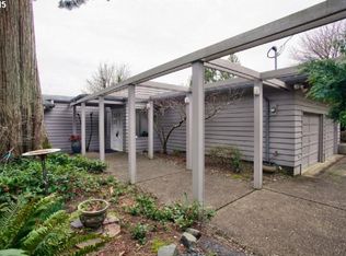 2120 SW Mossy Brae Rd, West Linn, OR 97068
