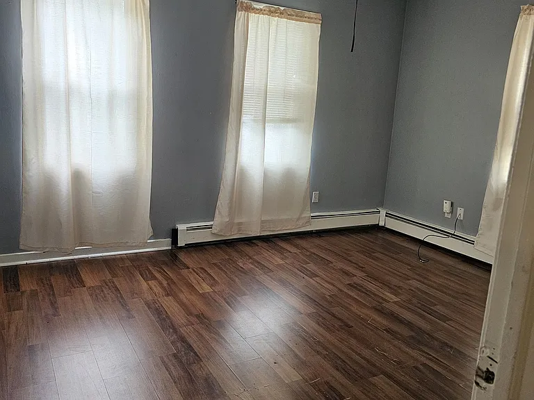 137 Pleasant St — Photo 7