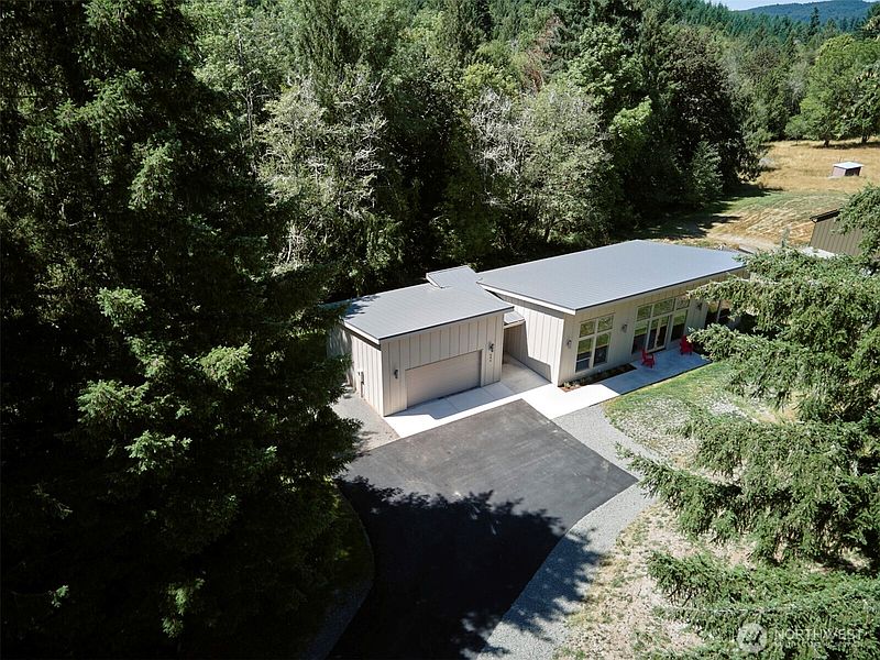 3rd image of 956 Paine Road