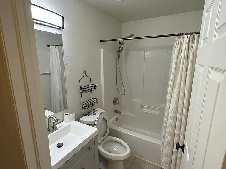 5027 Benton St — Photo 3
