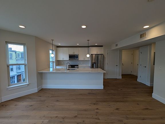 4th image of 27 Ward St #201