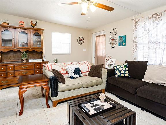 4th image of 19 Lamplight Ln