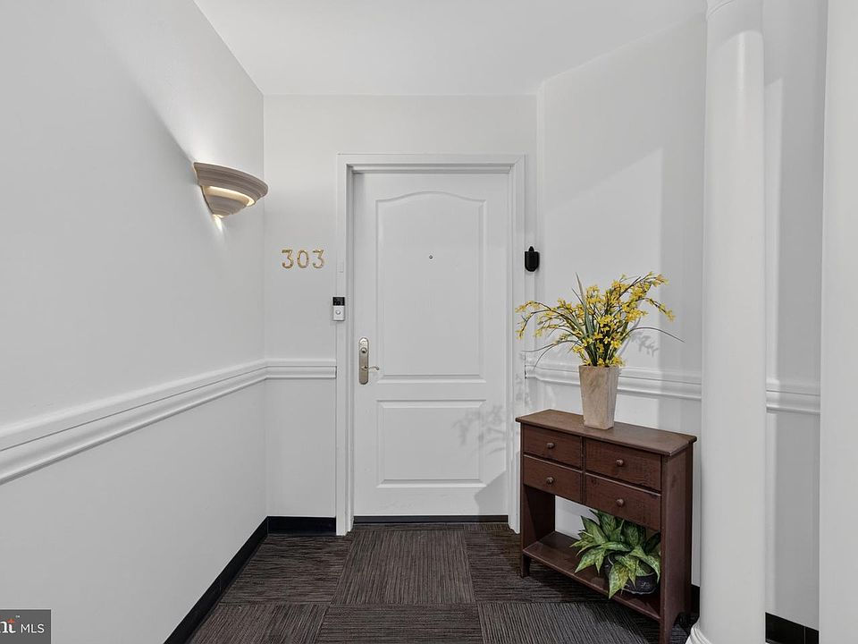 1st image of 100 Aura Rd APT 303