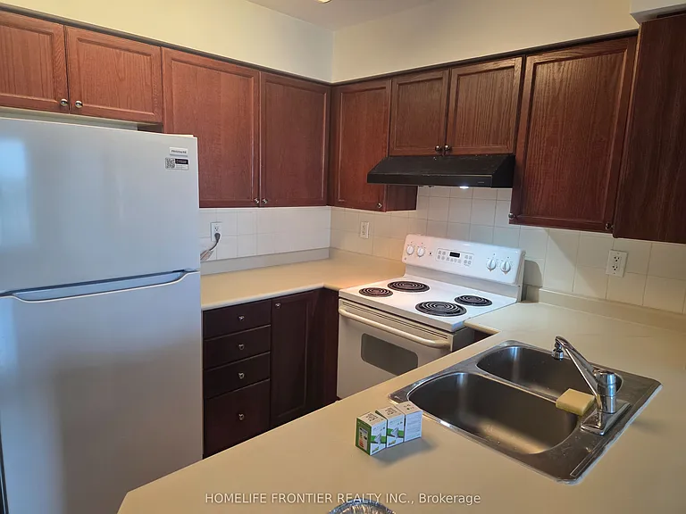 23 Oneida Cres #907 — Photo 10