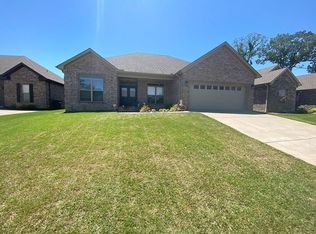 9000 Meadow Gardens Cir, Sherwood, AR 72120