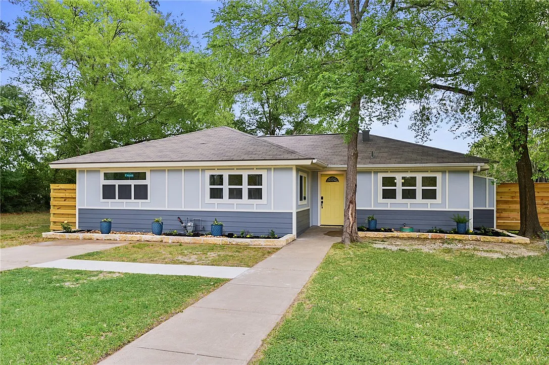4 bed, 1913 sqft, $2,600 — Photo 1