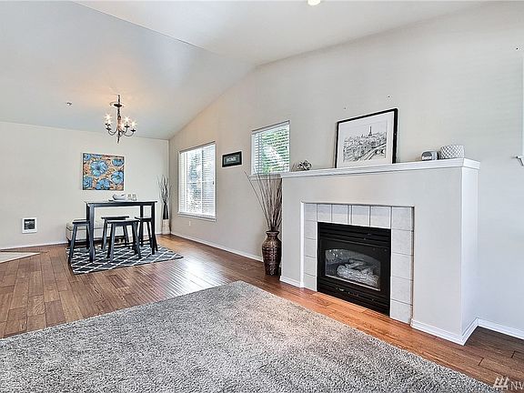 4th image of 2103 Hammond Ave #E-8