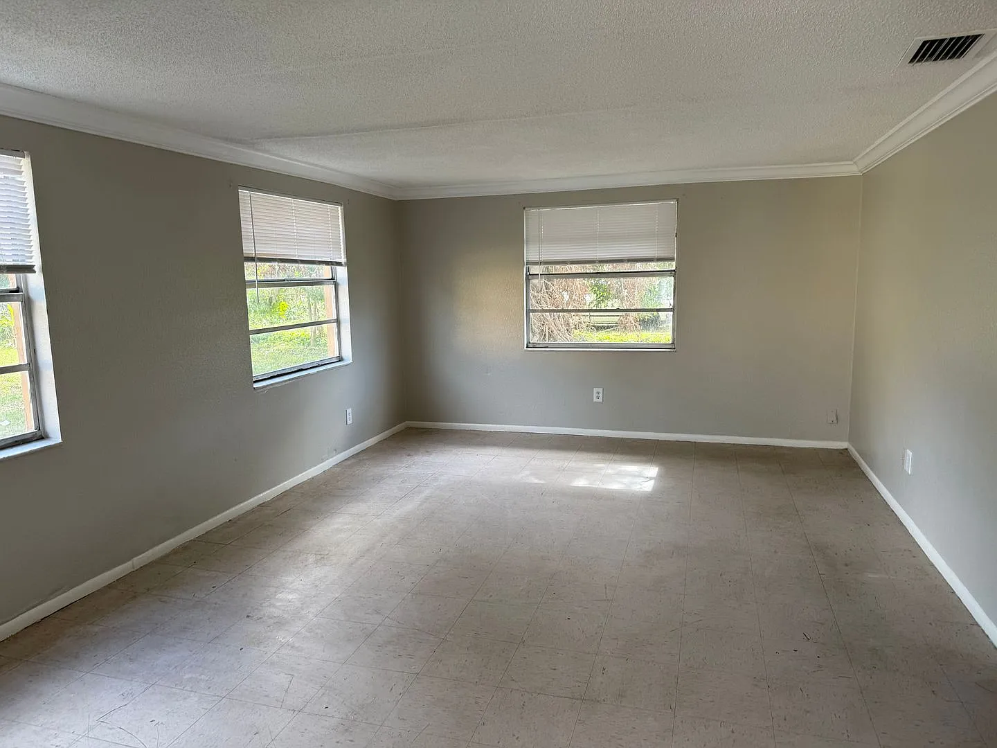 2 bed room 1 bath duplex — Photo 2