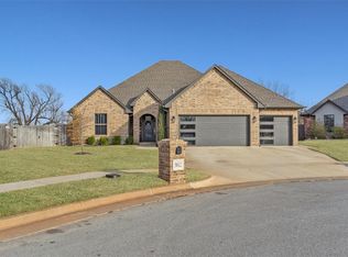 5812 Ledgestone Dr, Mustang, OK 73064