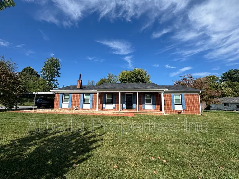 1713 Seward Dr — Photo 3