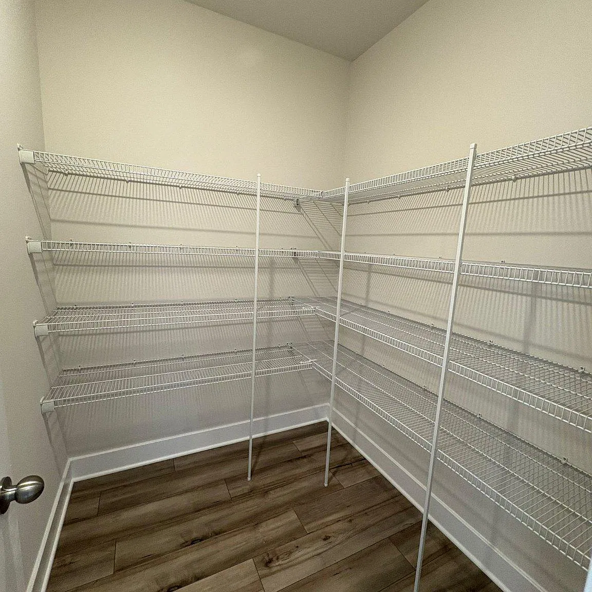 4 bed, 3.5 bath, 2700 sqft, $3,670 — Photo 3