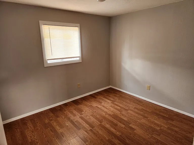 Sierra St — Photo 10