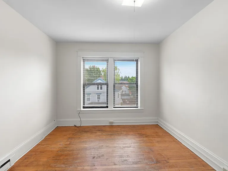 1447 Dwight St — Photo 7