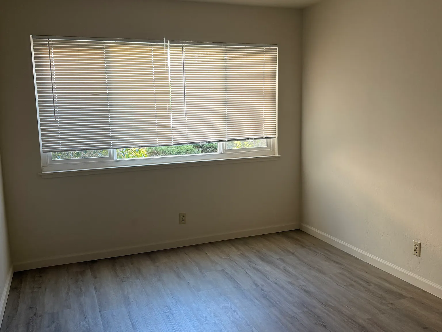 370 Clay St — Photo 3