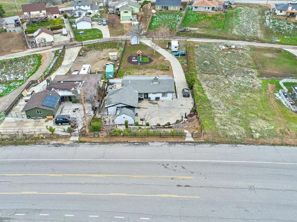 22320 Mariposa Rd, Tehachapi, CA 93561