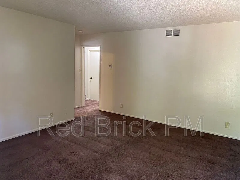 1 bed, 1.0 bath, $800 — Photo 4