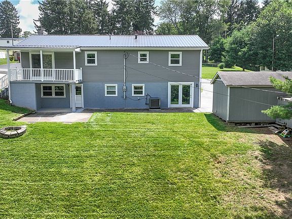 3rd image of 122 Pine Ln