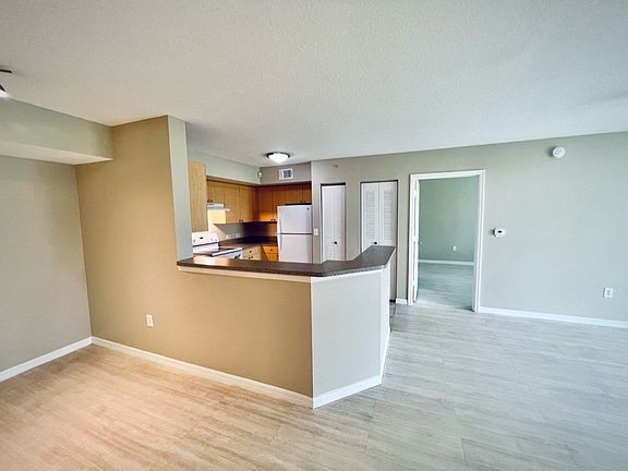 3rd image of 414 Villa Cir