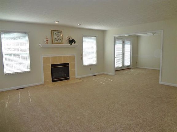 4th image of 4820 Highland Oaks Dr
