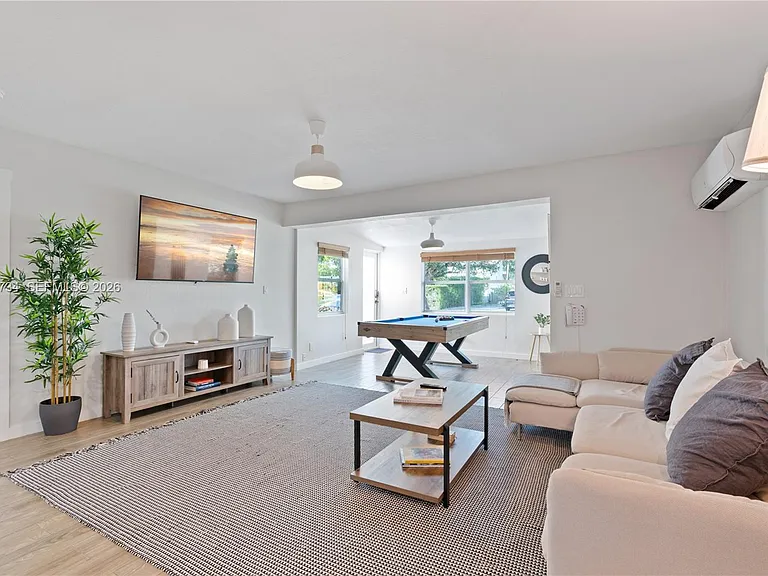 300 SW 23rd St #2 — Photo 1