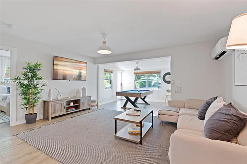300 SW 23rd St #2 Photo 1
