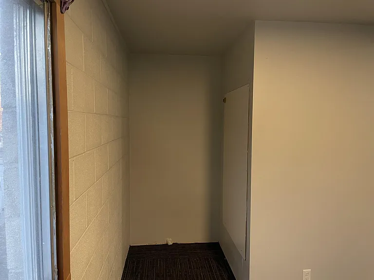 521 S Jackson St — Photo 2