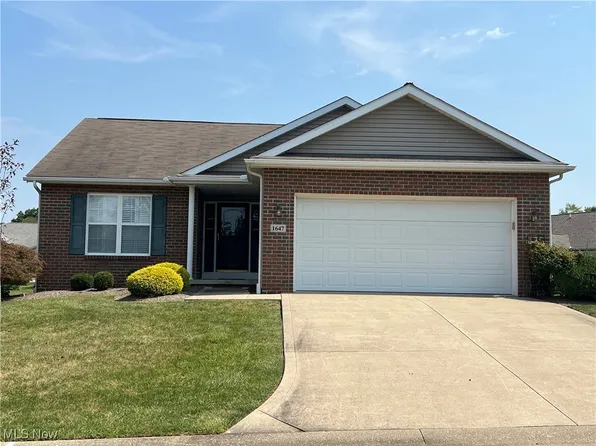 1647 Presidents Sq, Louisville, OH 44641