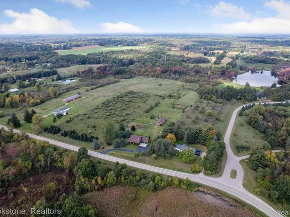 4670 Bunnel Lake Dr, Goodrich, MI 48438